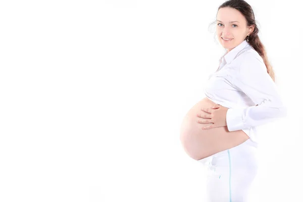 In vollem Wuch.Lächelnde schwangere Frau.isoliert auf weiß — Stockfoto