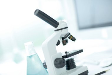 up.microscope bilim laboratuarı tablosunda yakın.