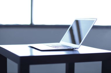 up.Open laptop ile a siyah perde kapatmak