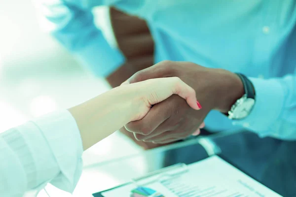 Closeup.confident handshake between business people in the office — Stock Photo, Image
