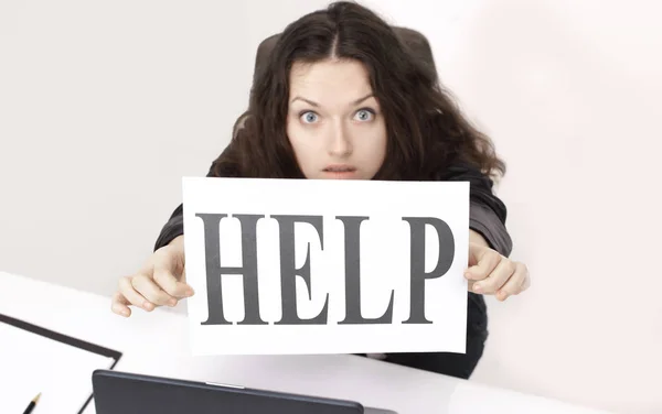 Business woman sitting in front of an open notebook and holding — Stock Photo, Image