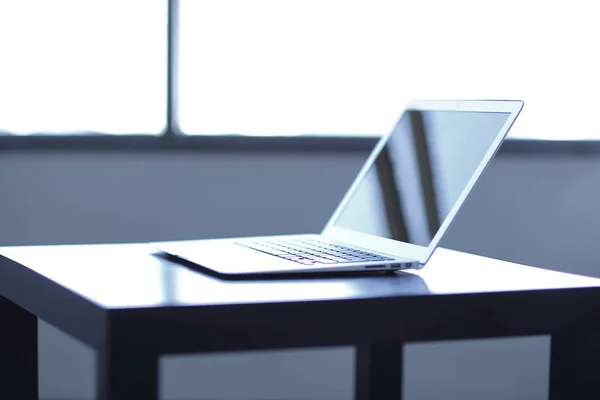 Close up.open Laptop mit schwarzem Bildschirm — Stockfoto