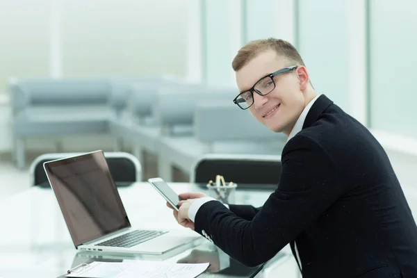 Close up. businessman uses gadgets to analyze financial charts — Stock Photo, Image