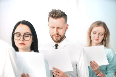 up.Business takım çalışma toplantısı başlamadan önce kapatın