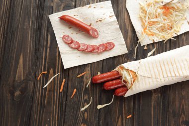 Shawarma kopya alanı ile sausages.photo ile hazırlanması