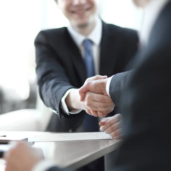 Hintergrundbild Nahaufnahme des Handschlags von Geschäftspartnern — Stockfoto
