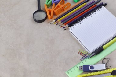 Kağıt arka plan .photo kopya alanı ile notlar ve okul malzemeleri alarak için not defteri