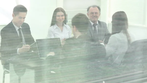 Startup business people grupo de trabajo diario en la oficina moderna. — Foto de Stock