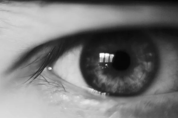 Close-up - os olhos de um jovem — Fotografia de Stock