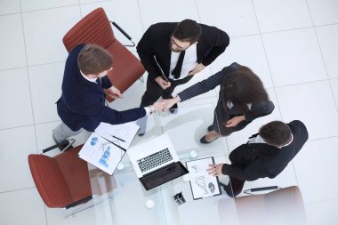 en iyi view.handshake, iş adamı ve iş kadın yüzünden bir resepsiyon