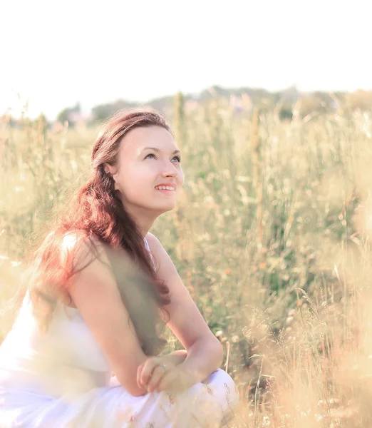 Young woman on spring meadow.photo with copy space — Stock Photo, Image