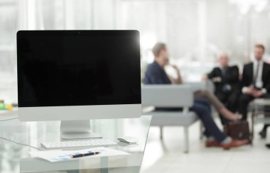 up.Computer boş bir siyah ekran ve Masaüstü mali grafik ile kapatmak