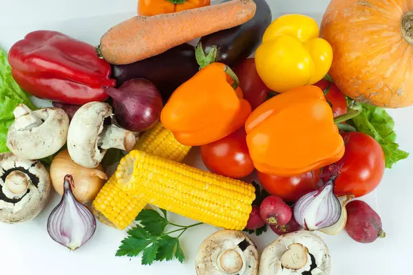 Sweet pepper,eggplant,tomato and corn.isolated on a white background. — Stock Photo, Image