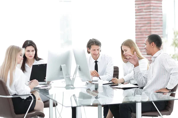 Cerrar .business equipo discutiendo temas de negocios — Foto de Stock