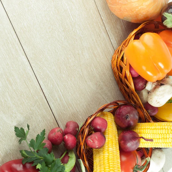 Frame of fresh vegetables on a wooden background — Stock Photo, Image