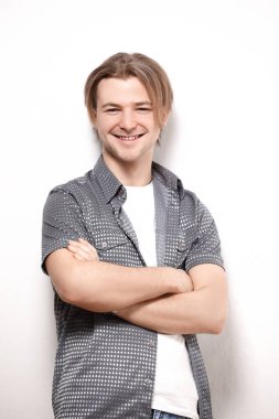 Porter çağdaş adam beyaz jeans.isolated