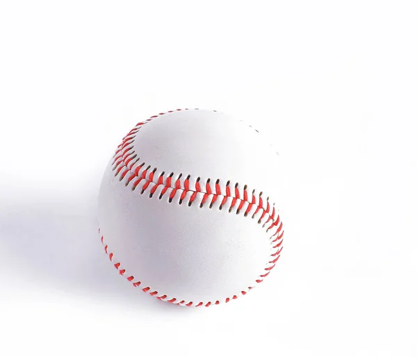Beyzbol topu .isolated beyaz bir arka plan üzerinde . — Stok fotoğraf