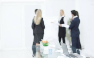 bir grup iş adamları office arka plan üzerinde bulanık görüntü