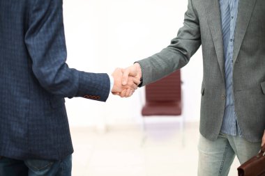 up.Handshake iki iş adamları iş toplantıdan önce kapatın