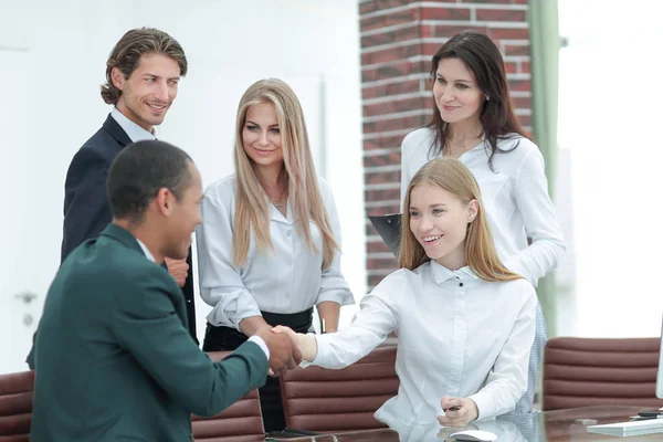 Geschäftspartner, die einen Workshop im Büro durchführen — Stockfoto