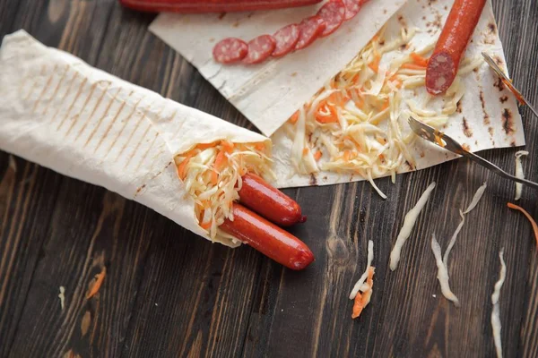 Lawasz pikantne kiełbasy i vegetables.photo z miejsca kopii — Zdjęcie stockowe