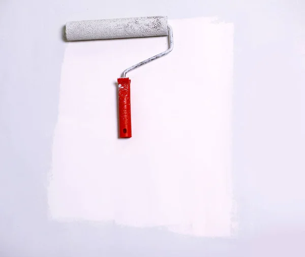 Paint roller schilderij op wit papier. achtergrond. plaats voor tekst — Stockfoto