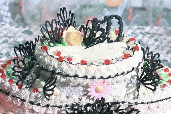 På nära håll. vacker tårta för årsdagen — Stockfoto