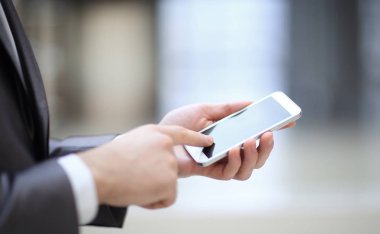 yakın up.the işadamı smartphone ekranında Tıklanma