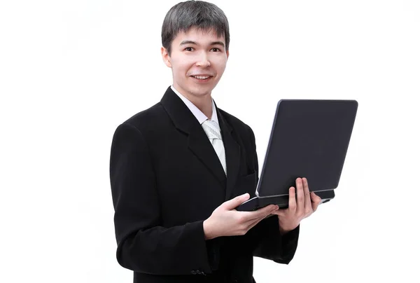 Framgångsrik ung affärsman håller en laptop öppen — Stockfoto