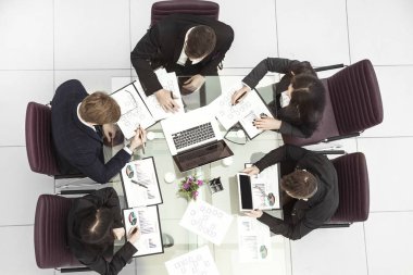 profesyonel iş takım iş yeri için bir pazarlama planı oluşturur