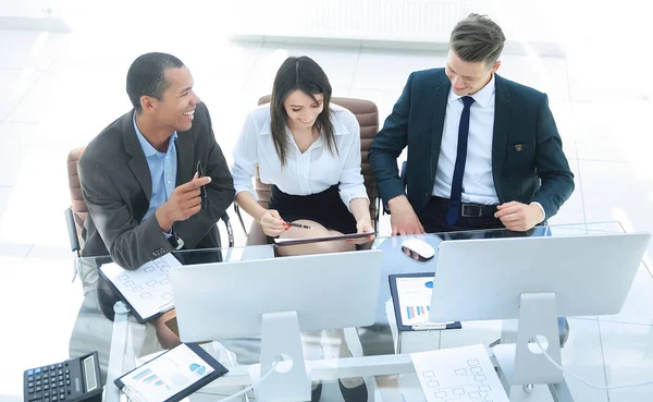 Professional business team sitting at Desk in the office — Stock Photo, Image