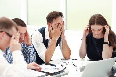 Yeni bir başlangıç mali sorunları tartışmak iş takım