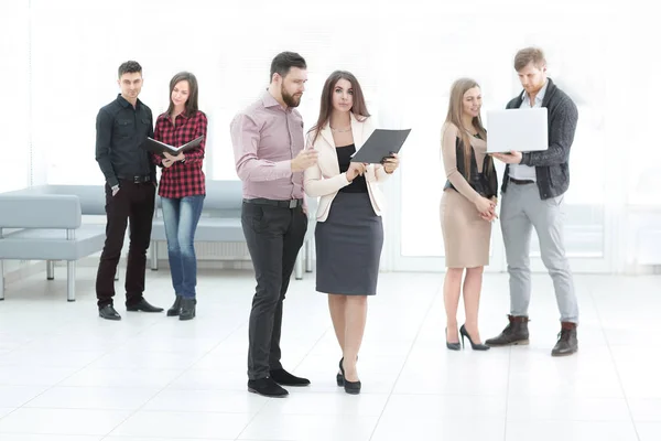 Business team is waiting for the workshop in the office hall — Stock Photo, Image