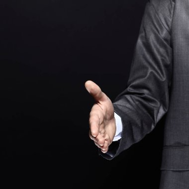 up.Businessman kapatın, siyah arka plan üzerine bir handshake.isolated için dışarı el