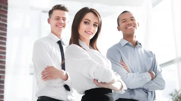 Groep van succesvolle collega's op de achtergrond van het Bureau — Stockfoto