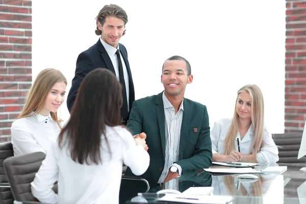 Handshake international partners before business meetings. photo with copy space — Stock Photo, Image
