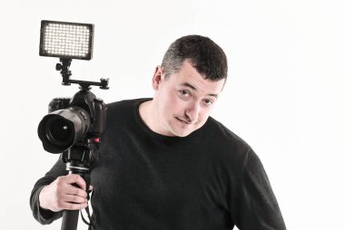 profesyonel fotoğrafçı tripod.isolated beyaza yakın duran