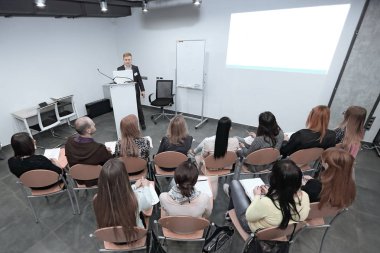 arka view.the proje yöneticisi bir toplantı yapar