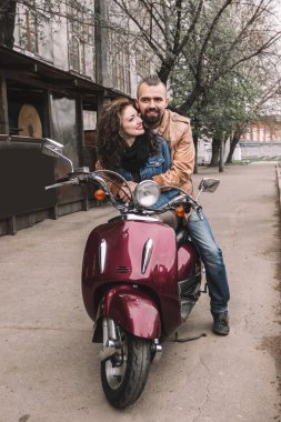 seven çift bir motosiklet binme. aşk hikayesi