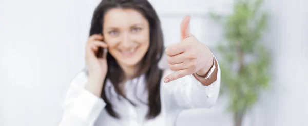 Executive business woman rozmowy na telefon komórkowy — Zdjęcie stockowe