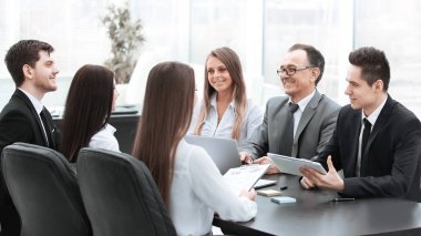 iş takım bir atölye ofiste tutar.