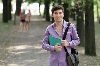 bir şehirde Park başarılı öğrenci adam portresi