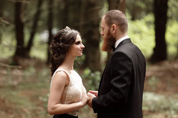 Portrait of a couple in love on a forest background — Stock Photo, Image