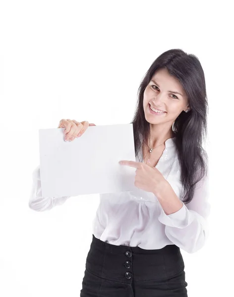 Jovem empresária apontando para um pedaço de papel em branco — Fotografia de Stock