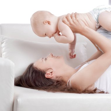 şirin bebek ile oynarken mutlu anne. kopya alanı ile fotoğraf