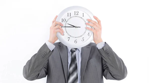 Primer plano. Joven empresario sosteniendo un reloj. aislado en blanco — Foto de Stock