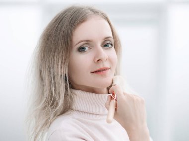 çekici genç iş kadını portresi. beyaz izole