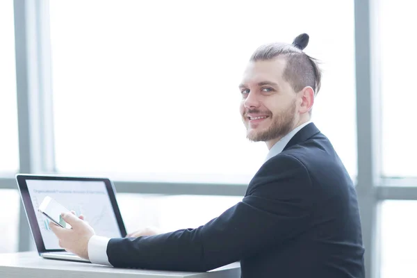 Successful businessman is drinking coffee,sitting at his Desk — Stock Photo, Image