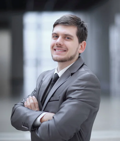 Fechar up.very homem de negócios feliz em seu escritório — Fotografia de Stock