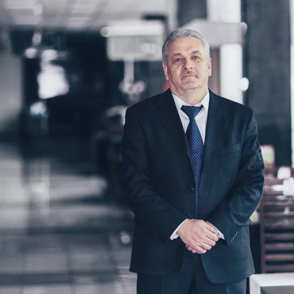 Portrait of a mature businessman man in the dark office today — Stock Photo, Image